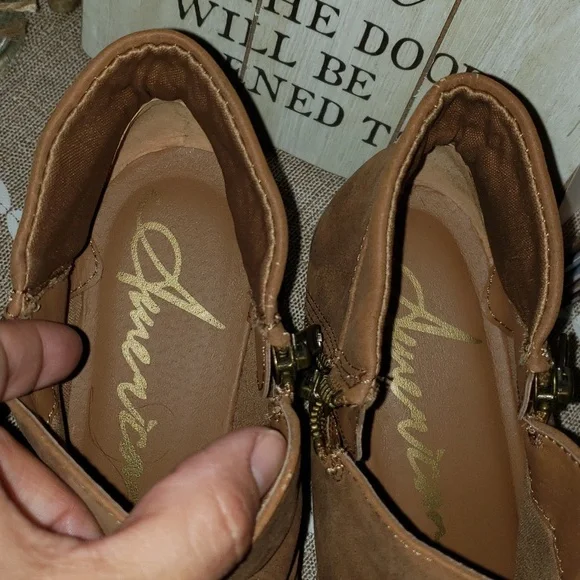 American Rag Booties - Picture 2 of 6